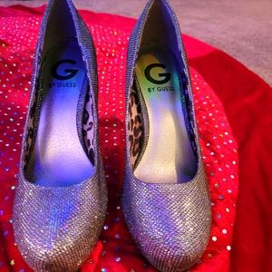 G by Guess. Size 7. Gold Metallic/Animal print.